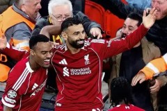 登贝莱金球荣耀时刻！巴黎赛后庆祝仪式引发球迷热议