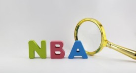 雄鹿队寻求西蒙斯交易，火箭队谈判阿杜伊森，欧锦赛首日精彩赛事回顾